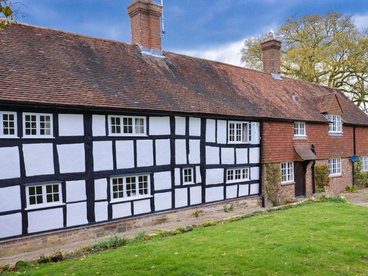 Twyford Farm B&B Хейуърдс Хийт Екстериор снимка